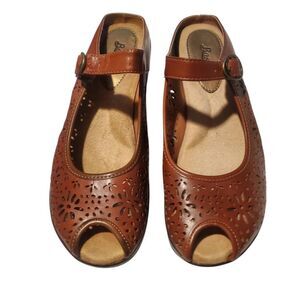 Bass Bertha Peep Toe Mary Jane Shoes Size 8.5 Brown Faux Leather Slip On Wedge